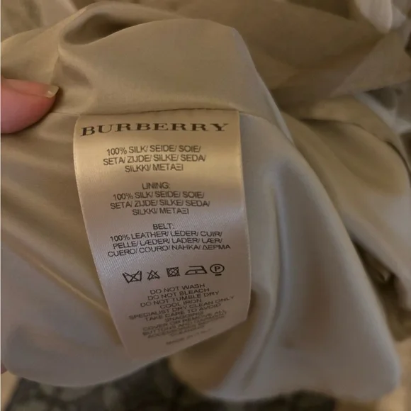 Burberry London- Beige Checkered-100 silk dress! 8 perfect dress - Picture 4 of 7